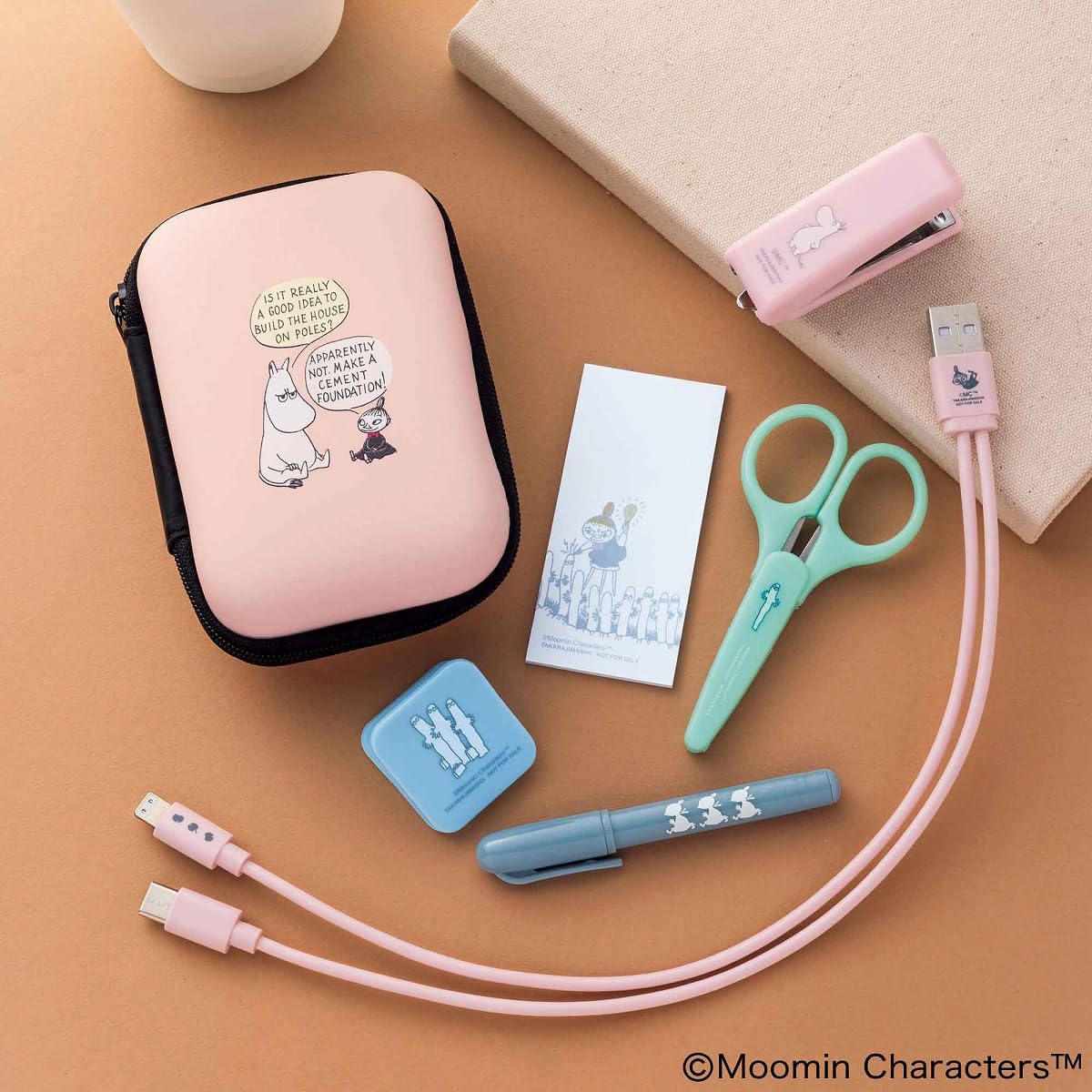 MOOMIN慕敏家族迷你文具隨身組＆LAURA ASHELY 2026年月曆